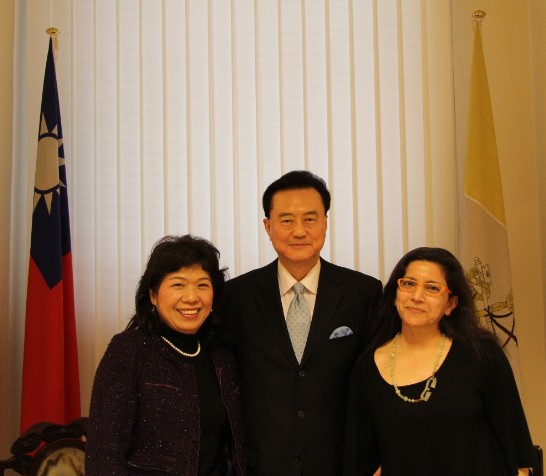 Ambassador Wang between Dr. Meng-lan Huang (1st from left) and Prof. Antonella Tulli (1st from right) inside the Embassy’s Chancery