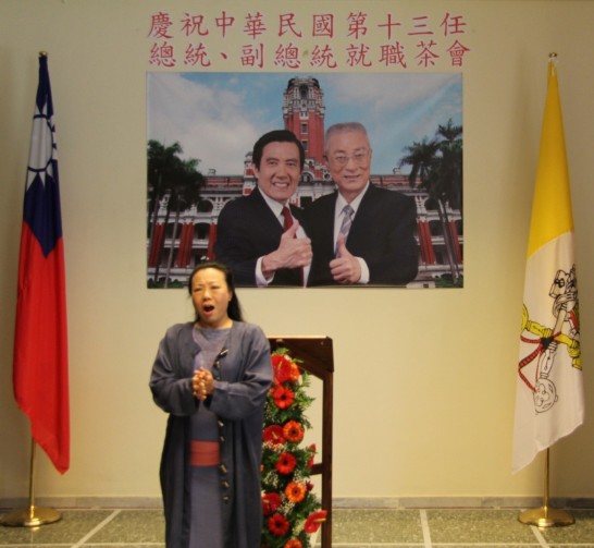 Taiwanese soprano Lu sings the “Ave Maria.”