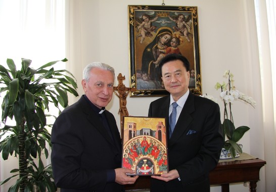 Rector Trevisiol (1st from left) gives as gift to Ambassador Larry Wang a painting by an Eastern European artist depicting Jesus with his twelve apostles