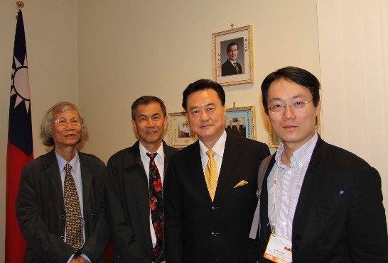 Ambassador Larry Wang (2nd from right) with the delegation leader Prof. Lu (2nd from left), Prof. Yang (1st from left), and Prof. Chen (1st from right) at the ROC Chancery. 