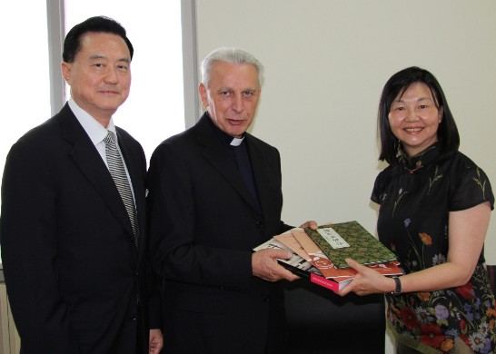Ambassador Larry Wang (1st from right) with Rector Alberto Trevisiol (middle) and Dr. Katie K.C. Su in front of the Centre for Chinese Studies.