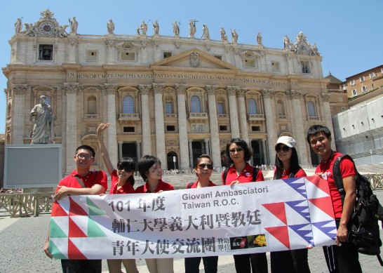 Youth Ambassadors in St. Peter’s Square.