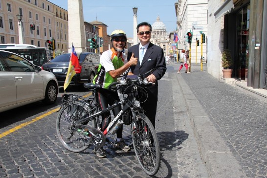 Ambassador Larry Wang (1st from right) with Taiwanese biker Albert Chen in front of the ROC Chancery.