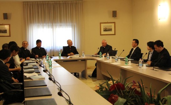 Ambassador Larry Wang (3rd from right) attends the meeting presided by Rev. Msgr. Vincenzo Zani (middle), Undersecretary of the Congregation for Catholic Education, with the delegation from Fu-Jen Catholic University led by Fr. Leszek Niewdana (4th from right).