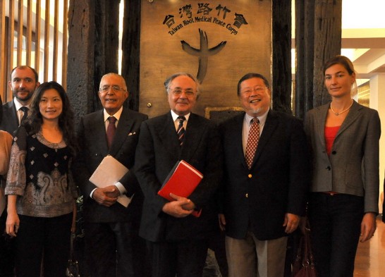 H.E. Jean-Pierre Mazery (middle) and Director Liu Chi-chun (2nd from right) inside the seat of the Taiwan Root Medical Peace Corps.