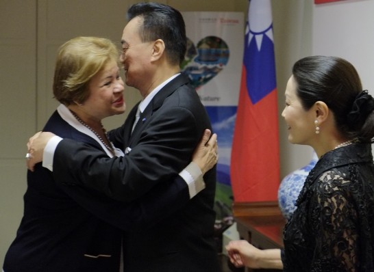 Ambassador and Mrs. Wang with Ambassador of Panama to the Holy See H.E. Mme. Delia Cardenas Christie (1st from left).