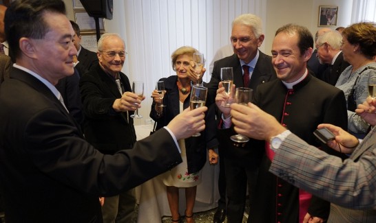 Ambassador Wang (1st from left) makes a toast to Rev. Msgr. Camilleri (1st from right) and Ambassador Greco (middle).