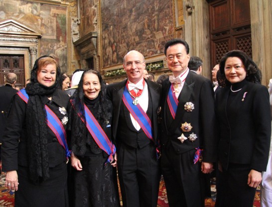 Ambassador and Larry Mrs. Wang (2nd and 1st from right) with Nicaraguan Ambassador José Cuadra Chamorro (middle), Philippine Ambassador Mme Mercedes Arrastia Tuason (2nd from left), and Panamanian Ambassador Mme Delia Càrdenas Christie (1st from left).
