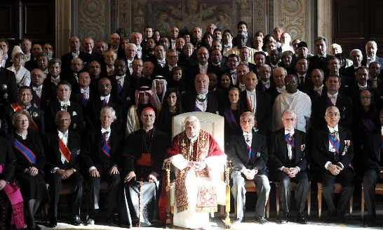 Group picture with the Pope of the Head of Missions accredited to the Holy See. Ambassador Larry Wang sits on the third row, third from left.