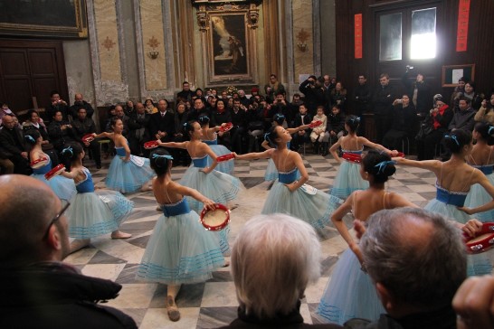 After the Mass, the Lan-Yang girl troupe from Taiwan performs a beautiful dance.