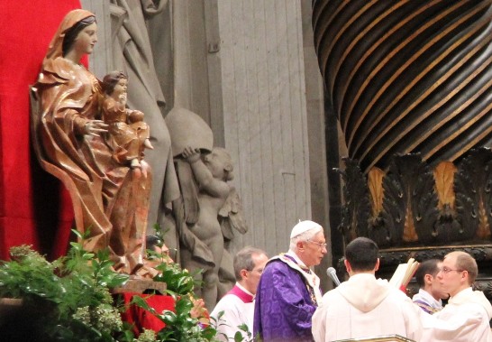 Benedict XVI celebrates the Ash Wednesday Solemn Mass.