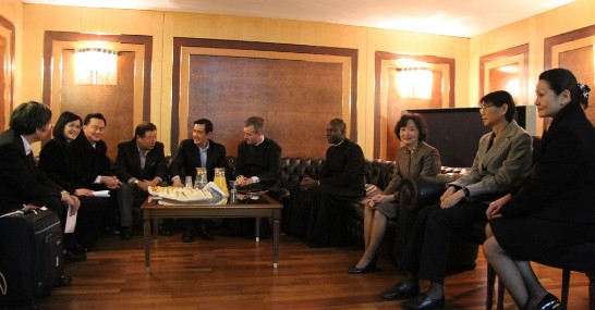 President Ma and the members of the Special Mission sit in the VIP Hall of the Leonardo Da Vinci International Airport soon after their arrival in Rome.