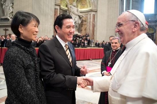President and Mrs. Ma meet with Pope Francis inside the St. Peter’s Basilica .