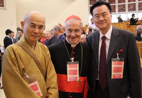 Ambassador Larry Yu-yuan Wang (right), Cardinal Jean-Luis Tauran (middle) and Venerable Hui-min Shi (left) pose inside the Auditorium of the Pontifical Urbaniana University. 