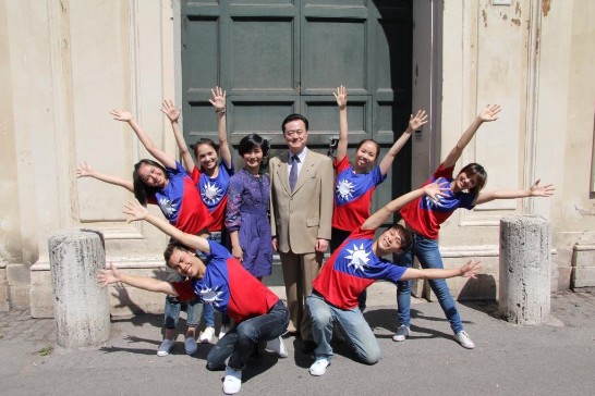 Ambassador Larry Wang (middle) surrounded by the Youth Ambassadors with their arms raised in front of the famous keyhole of the main entrance where one could look at a perfect perspective of the Dome of St. Peter’s Basilica.