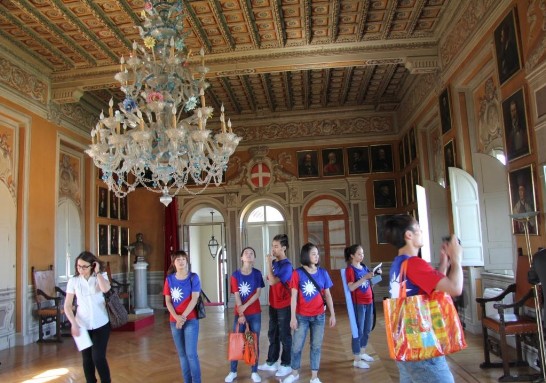A view of the Youth Ambassadors admiring the magnificent room with a Murano glass Chandelier hanging from the ceiling. 