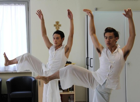 A moment of the dance performed by two male students of the Dance Department of National Taiwan University of Arts at the Center for Chinese Studies.