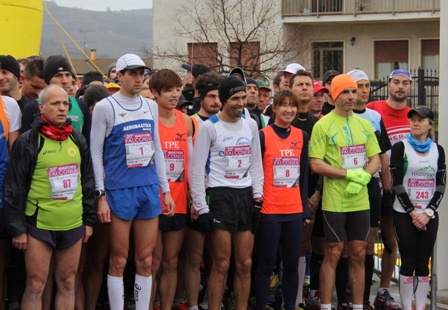 The two Taiwanese athletes Mr. Wang (3rd from left) and Ms. Chen (3rd from right) at the starting line.