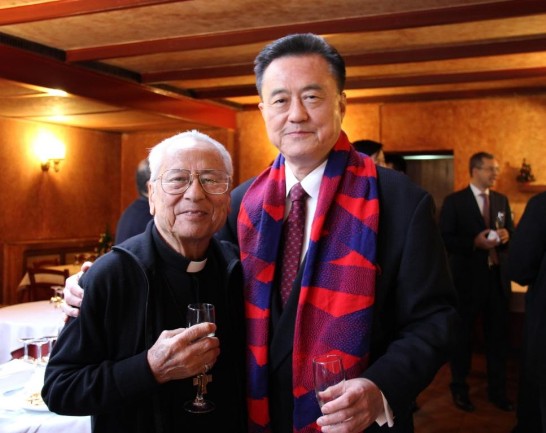 Ambassador Larry Wang (right) with Fr. Antonio Chung (left).