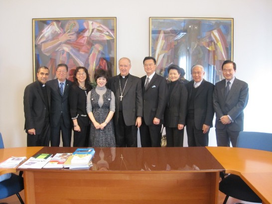 President Bernard Lee of Catholic Fu-jen University(second from left) accompanied by ROC Ambassador to the Holy See, Mr. Larry Yu-yuan Wang(fourth from right) called on His Eminence Cardinal Paul Josef Cordes, President of Pontifical Council “Cor Unum”on October 20, 2009.