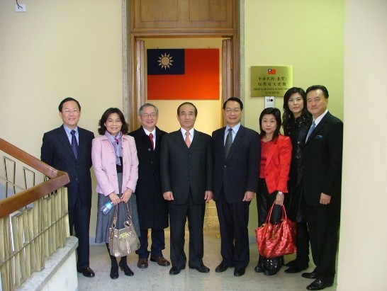 H.E. Jin-pyng Wang, President of ROC Legislative Yuan, visited the Embassy of the Republic of China to the Holy See.