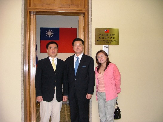 Taipei Mayor Lung Bin Hau (let)and Ms. Yong-ping Lee, Director of Cultural Affairs Department(right) posed with ROC Ambassador Larry Yu-yuang Wang on the Embassy entrance.