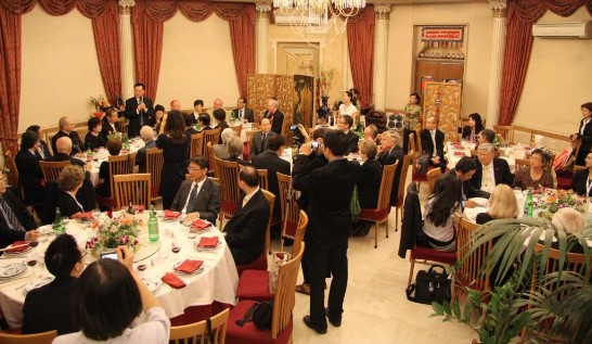 駐教廷王大使豫元及駐義大利賴代表建中聯合歡宴李遠哲會長，現場高朋滿座