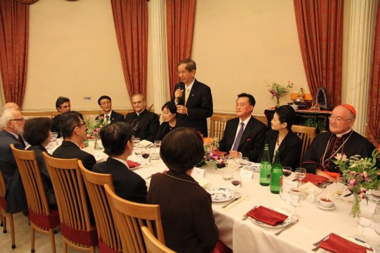 李會長遠哲(中立者)致詞並感謝王大使及賴代表悉心安排晚宴