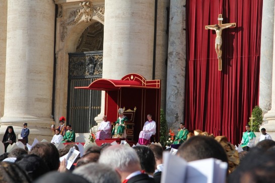 教宗本篤十六世在聖伯多祿廣場主持信德年開幕彌撒