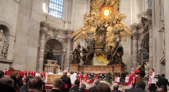 教宗在聖伯多祿大教堂之聖伯多祿寶座祭壇主持追思彌撒
