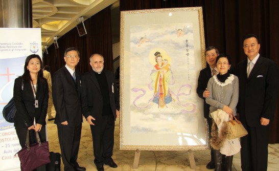 王大使（右一）與「海員宗會」全球大會主辦人Bruno Ciceri神父（左三)、胡念祖教授（左二）、執行秘書林郁玲（左一）、沈禎教授夫婦（右二、三）合影