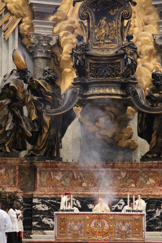 教廷萬民福音部部長費洛尼樞機主教在「聖伯多祿大教堂古銅寶座祭台」主持彌撒