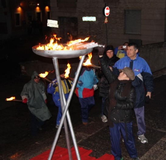 選手代表進行點燃聖火儀式