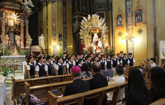 私立復興實驗中學合唱團7月5日晚間在Santa Maria in Traspontina教堂表演，駐梵使節團和教廷神職官員應王大使邀請到場聆聽