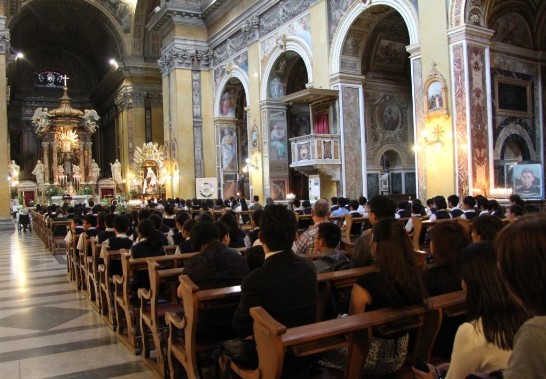 私立復興實驗中學合唱團7月5日晚間在Santa Maria in Traspontina教堂表演前出席彌撒