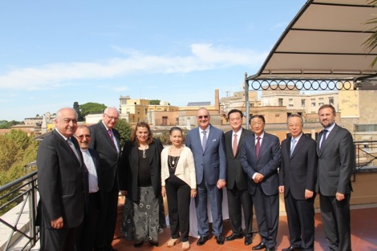 王豫元大使（右四）與出席駐梵亞洲團餐會所有大使及代辦合