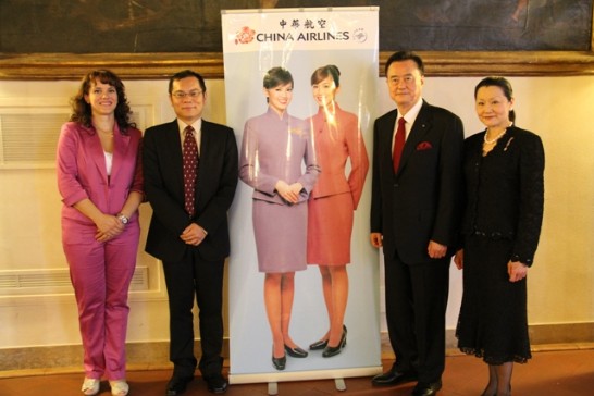 梵蒂岡城瑞士衛隊隊長 Daniel Rudolf Anrig與王豫元大使合影