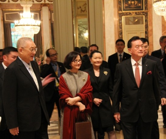 吳副總統伉儷由王豫元大使夫婦陪同抵達僑宴會場