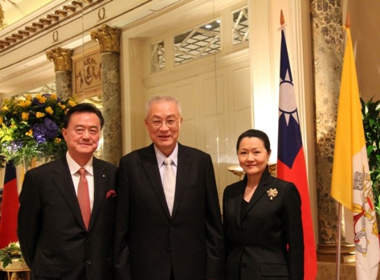 吳副總統與王豫元大使夫婦合影