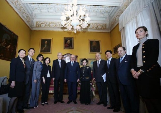 吳副總統伉儷（左四、五）偕團員與馬哲立總理（左六）及馬團官員於會談前合影。