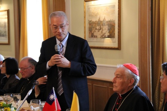 餐敘前吳副總統致詞感謝天主教神職人員對臺灣所付出之心血及奉獻。