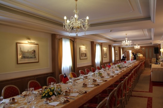 餐敘會場佈置。