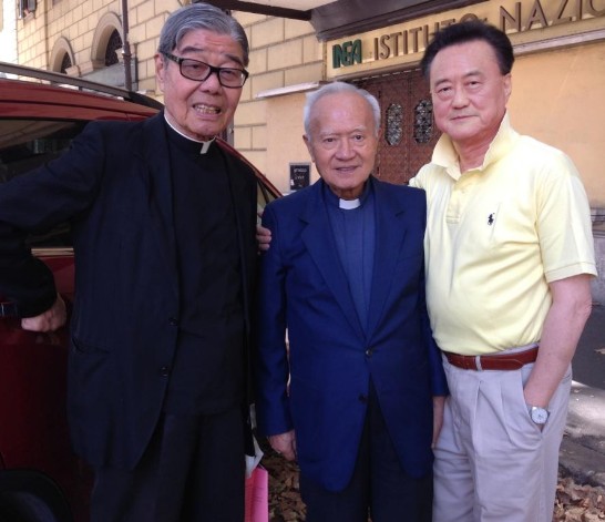 王大使豫元（右）與旅梵資深神職施森道蒙席（中）及董亦凡蒙席（左）合影留念