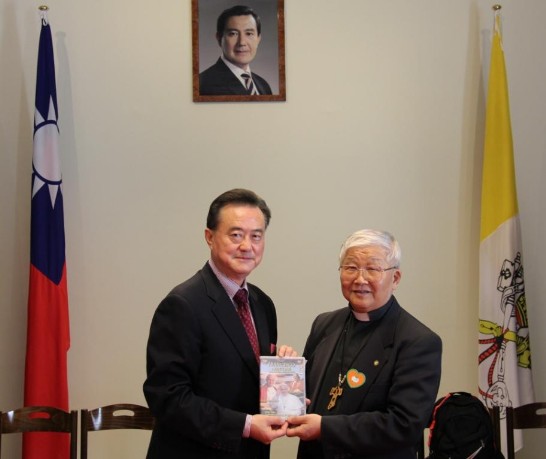 Ambassador Larry Wang (left) donates a DVD on the Beatification Mass of John XXIII and John Paul II to Bishop Bosco Lin (right).