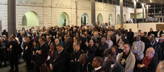 與宴來賓聆聽王大使豫元於晚宴前致詞。