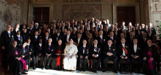 教宗方濟各與各國駐梵大使合影，王大使豫元列於第二排(左5)。