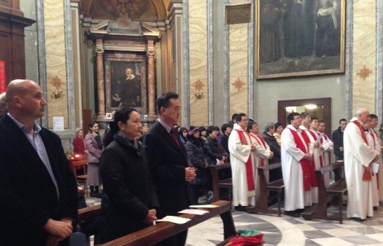 王豫元大使夫婦（左2.3）出席「羅馬華人聖堂」春節彌撒