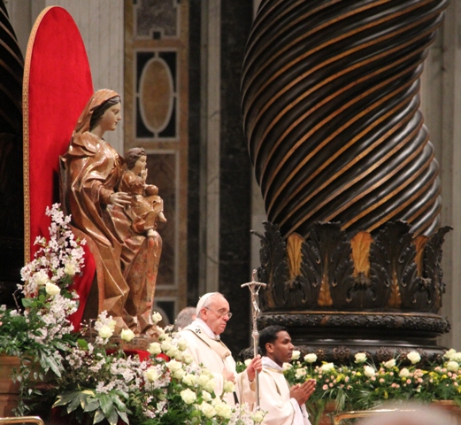 教宗方濟各於4月4日主持復活節守夜彌撒