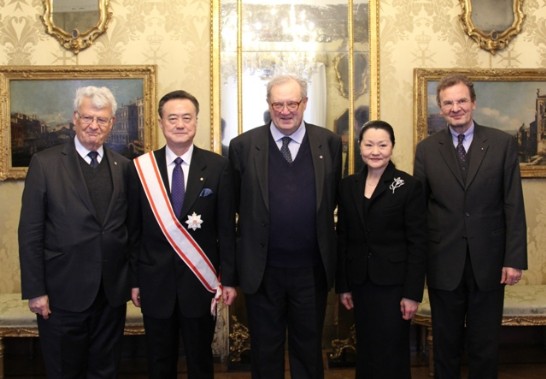 左起馬團大爵士Hoffmann von Rumerstein、王大使豫元、費斯汀大教長、王夫人、總理兼外長薄思傑