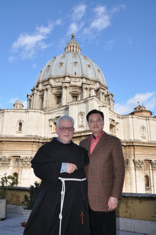 駐教廷王大使豫元（右）與教廷聖赦院告解神師團副團長Fr. 